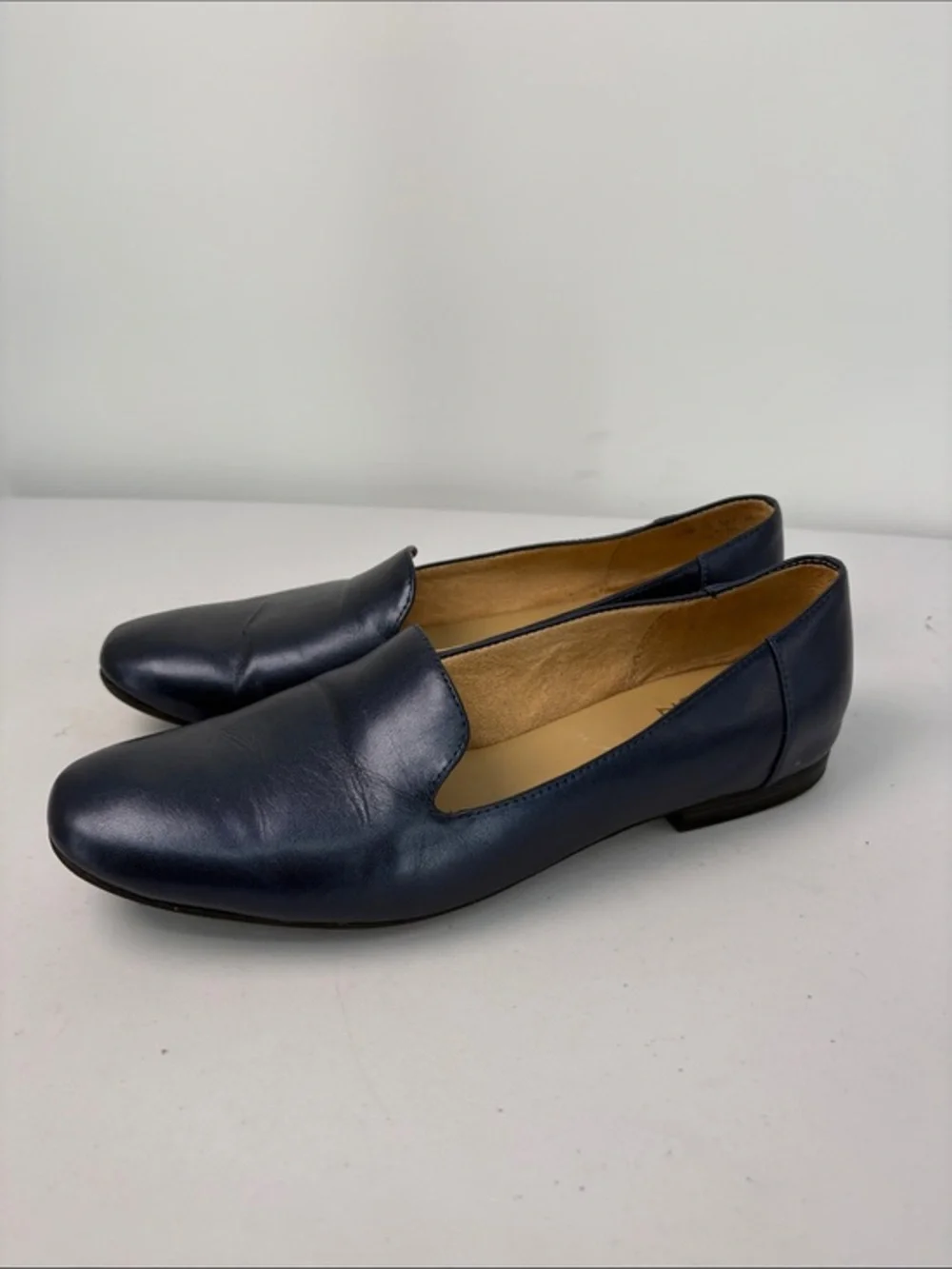 🍎 Naturalizer Navy Leather Slip-On Loafers